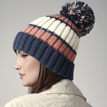 Gorro con pompón a rayas B392