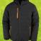 Chaqueta invierno con capucha reciclada hombre R240x. Color black/orange.