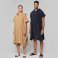 Poncho de rizo con capucha orgánico unisex PA581. .