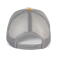 Gorra trucker KP240. Color blanco/amarillo ámbar/gris escarchado.