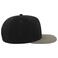 Gorra visera plana Atsnap. Color negro gris.