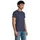 Camiseta sostenible ajustada unisex Epic. Color azul profundo.
