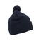 Gorro con pompón Bryan patch. Color azul oscuro.